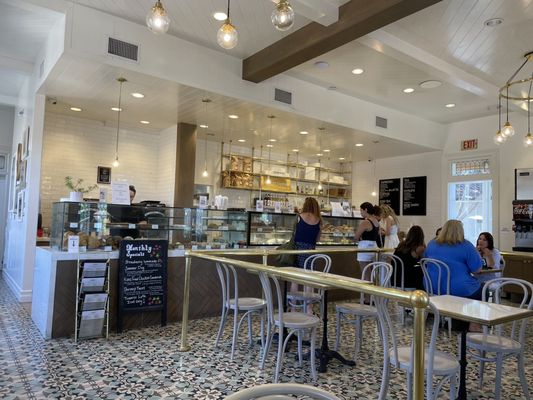 Ellie's Table by null