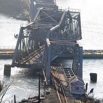 Spuyten Duyvil Bridge - Making its move - Landmarks & Historical Buildings Near Me Spuyten Duyvil Bridge - Making its move - Landmarks & Historical Buildings Near Me