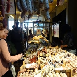 Swan Market - Na vele worsten, fudges, chocolaatjes, olijven op naar de uitgang...