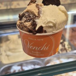 2 scoops of gelato