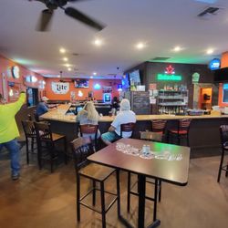 Hooch's 95 Bar & Grill