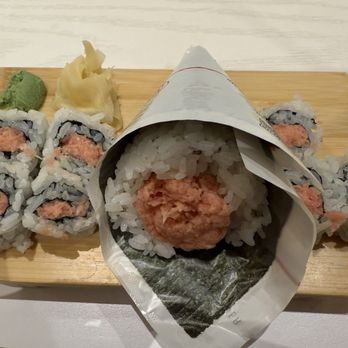 MakiMaki Sushi - Spicy Tuna Lunch Special (1 Cutup + 1 Handroll) - Sushi Bars Near Me - New York, New York