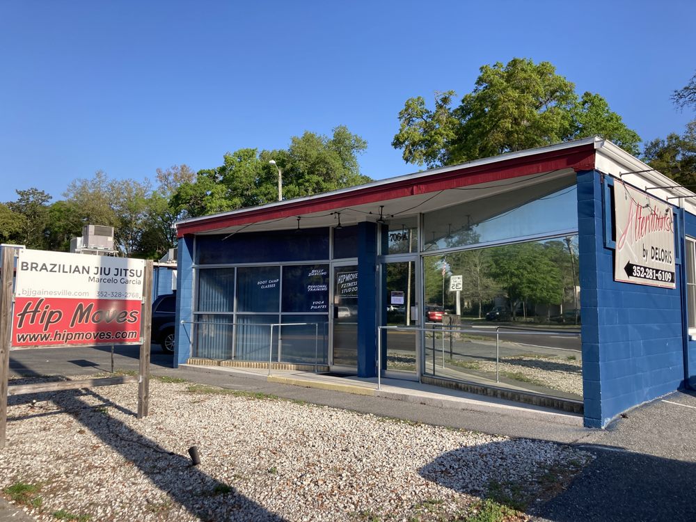 ALTERATIONS BY DELORIS Updated October 2024 12 Reviews 706A NW