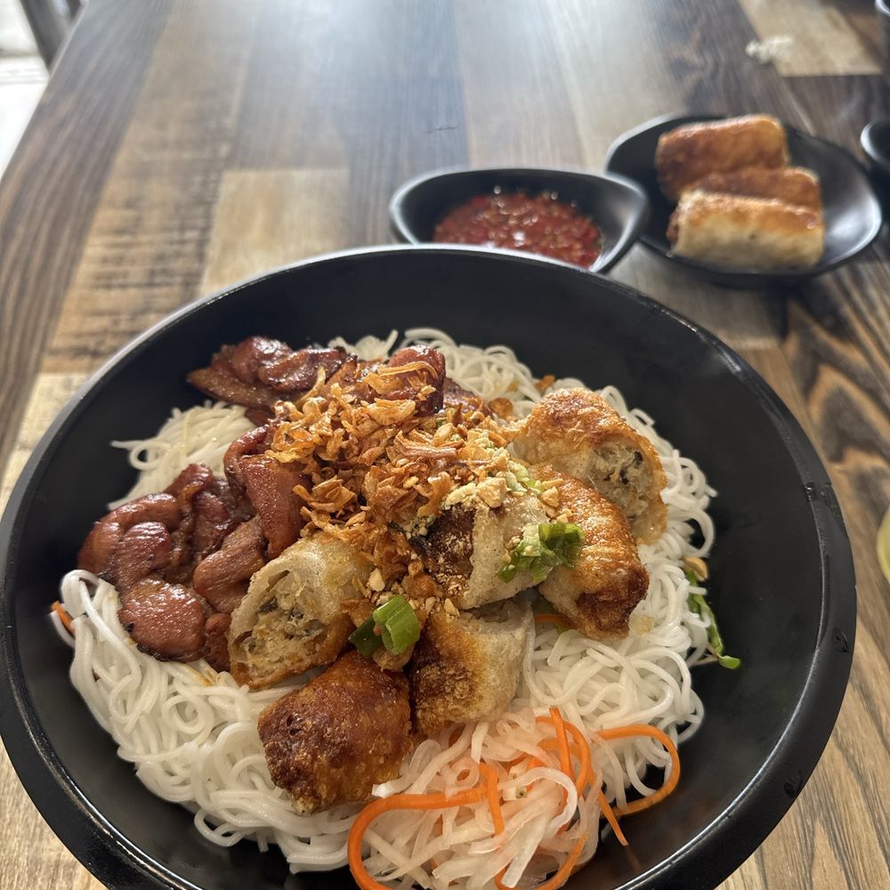 Bun cha gio thit nuong Bun cha gio thit nuong