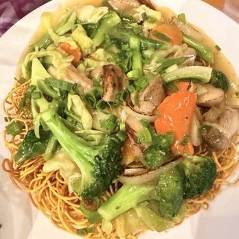 Pho Viet - Crispy Fried Noodle ( Mì Xào Giòn ) with chicken - Vietnamese Near Me - Honolulu, Hawaii