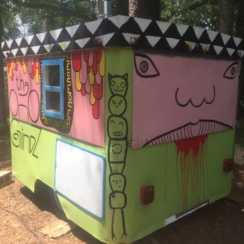 The Ono Grindz - a colorful building in the woods - Food Trucks Near Me The Ono Grindz - a colorful building in the woods - Food Trucks Near Me