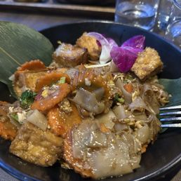 Drunken noodles with tofu