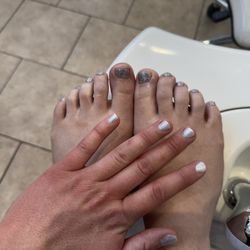 Golden Nails & Hair