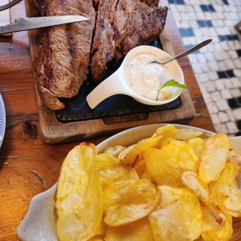 Capa na Baixa - T-bone steak and homemade crisps. - Steakhouses Near Me - Porto, 13