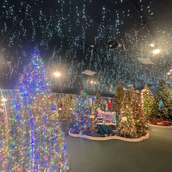 Robert's Christmas Wonderland - Holiday Decorations Near Me - Clearwater, Florida Robert's Christmas Wonderland - Holiday Decorations Near Me - Clearwater, Florida