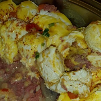 Cafe 410 - eggs with corn beef hash - American Near Me - Honolulu, Hawaii