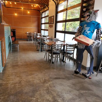 Pizzoco Pizza Parlor - inside, clean - Pizza Near Me - Winchester, Virginia
