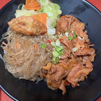 K-bop Korean kitchen - Spicy pork bop - Food Trucks Near Me K-bop Korean kitchen - Spicy pork bop - Food Trucks Near Me