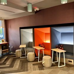 Tru by Hilton Beckley - Business center