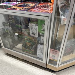 Great stuff in the Glass. Signed Turtle Collectibles!! Eastman, Usagi, Kevin Scott, Brian Tochi!