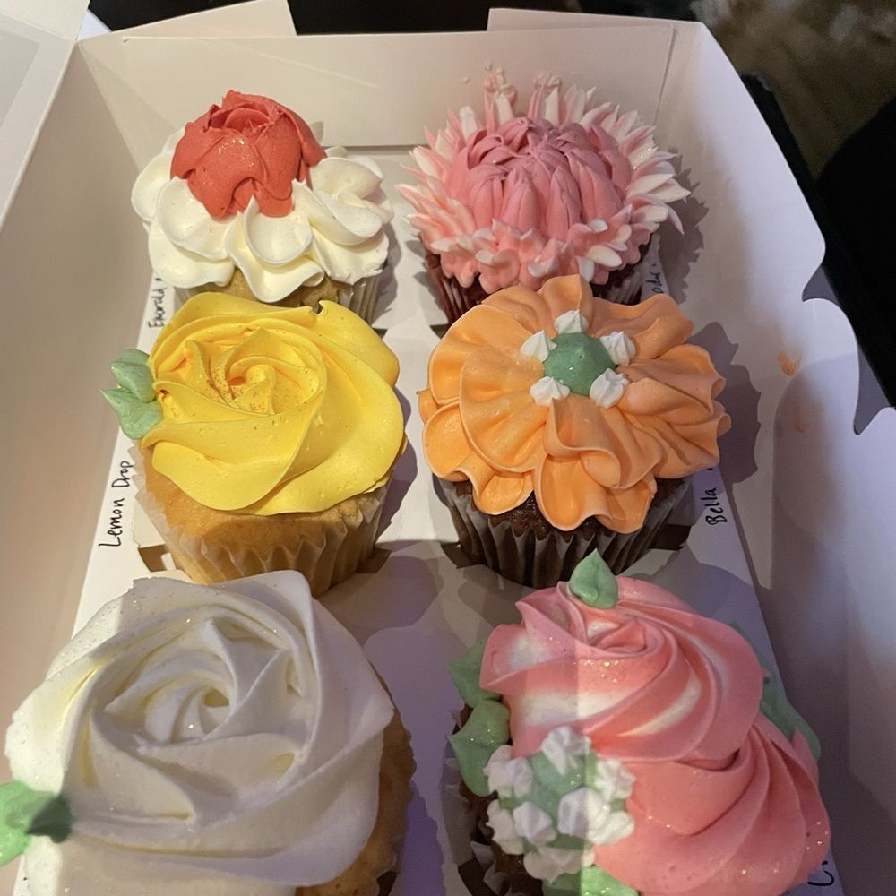 Palmie’s Cupcakes - Forgive the pub lighting, which does not do these beauties justice! - Coffee & Tea Near Me - Sonoma, California Palmie’s Cupcakes - Forgive the pub lighting, which does not do these beauties justice! - Coffee & Tea Near Me - Sonoma, California