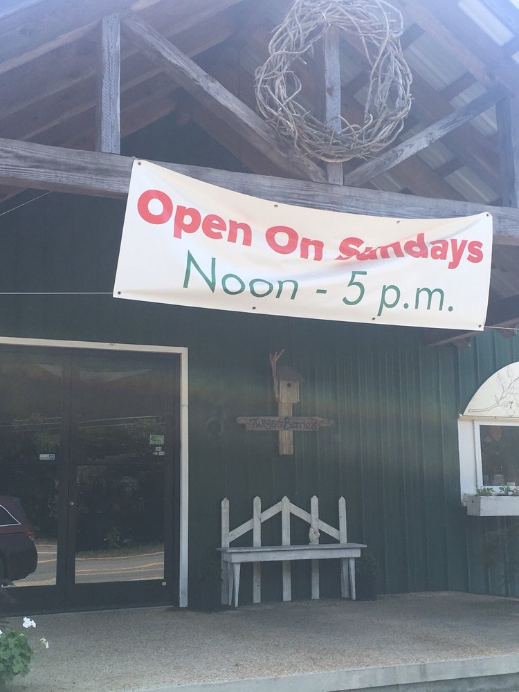 TWIGS AND BERRIES Updated September 2024 319 Main St, Kenbridge