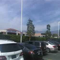 Kaiser Permanente Upland Medical Offices - Oil change while you wait anyone?
