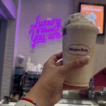 Häagen-Dazs - Dolce Dulce de Leche Milkshake - Ice Cream & Frozen Yogurt Near Me - Miami, Florida Häagen-Dazs - Dolce Dulce de Leche Milkshake - Ice Cream & Frozen Yogurt Near Me - Miami, Florida