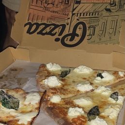 Pizza that tastes ok on the way down but later mouth was burning :-(