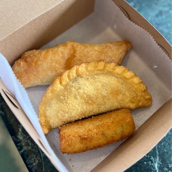 Versailles Bakery - Cheese Pastry, Beef Empenada, Chicken Croquette - Bakeries Near Me - Miami, Florida
