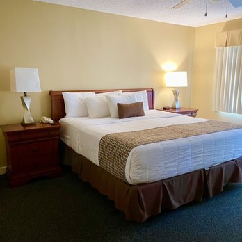 Silver Lake Resort - Master Bedroom - Hotels Near Me - Kissimmee, Florida Silver Lake Resort - Master Bedroom - Hotels Near Me - Kissimmee, Florida