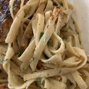 Outback Steakhouse - Dry barely any Alfredo sauce - Steakhouses Near Me - Marrero, Louisiana