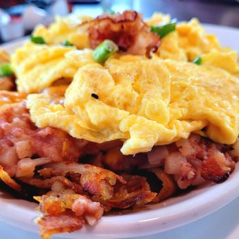 Broken Yolk Cafe - American Hash Skillet!! Too much food!! Awesome! - Breakfast & Brunch Near Me - Spring, Texas
