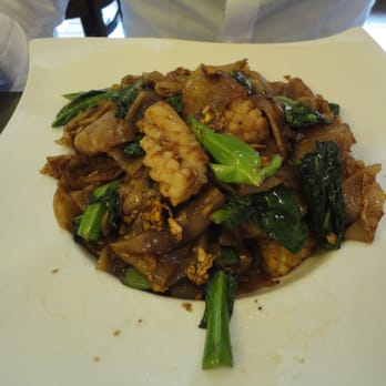Ridge Thai - Pad see-ew calamari - Thai Near Me - Ridgewood, New Jersey Ridge Thai - Pad see-ew calamari - Thai Near Me - Ridgewood, New Jersey