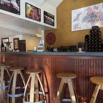 Pike Road Wines - Belly up to the bar - Wine Tasting Room Near Me - McMinnville, Oregon Pike Road Wines - Belly up to the bar - Wine Tasting Room Near Me - McMinnville, Oregon