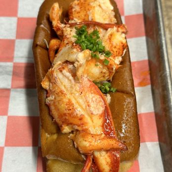 Steami's Lobster - Connecticut Lobster Roll - Seafood Near Me - Duluth, Georgia