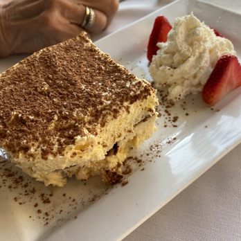 Lago Su Bella - Tiramisu - Italian Near Me - Oconomowoc, Wisconsin