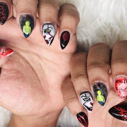 Veneto Nails - The details of the Halloween movie "IT" amazing