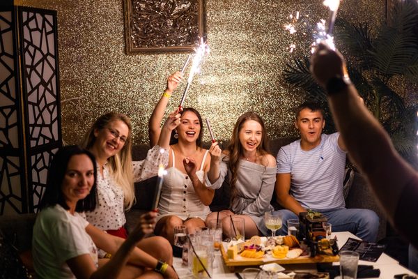 Deluxe Fun Dining by null