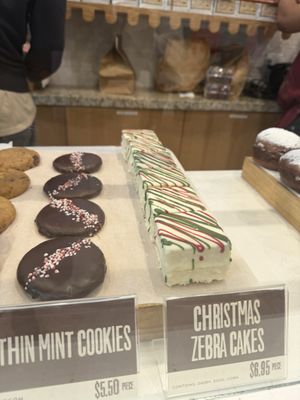 Modern Bread and Bagel by null