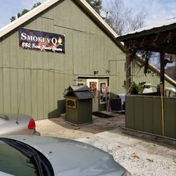 SmokeyQ - Rustic outside but really good food inside