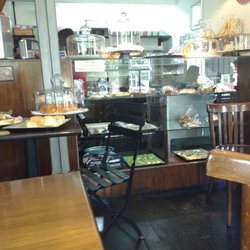 Paris Café y Confitería - Chiquito el bar, pero contundente