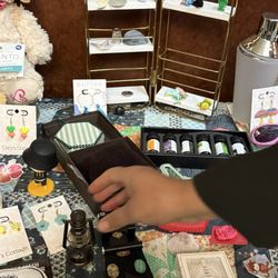 Trinket trade