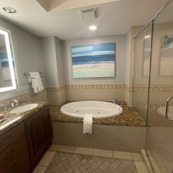 Naples Bay Resort - Bathtub - Resorts Near Me - Naples, Florida Naples Bay Resort - Bathtub - Resorts Near Me - Naples, Florida