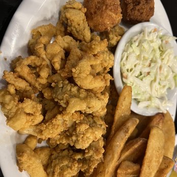 St Augustine Fish Camp - Oysters & clam strip combo - Seafood Near Me - St Augustine, Florida