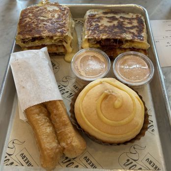 Win Son Bakery - Scallion Pancake BEC, Vanilla custard Bun, Youtiao. - Taiwanese Near Me - Brooklyn, New York Win Son Bakery - Scallion Pancake BEC, Vanilla custard Bun, Youtiao. - Taiwanese Near Me - Brooklyn, New York