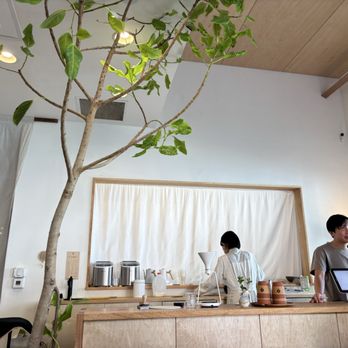 Ando - Indoor area - Coffee & Tea Near Me - Kailua, Hawaii