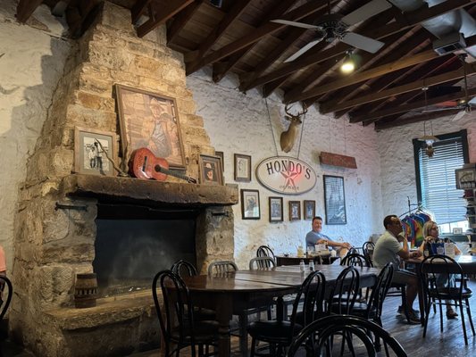 Hondo's On Main by null