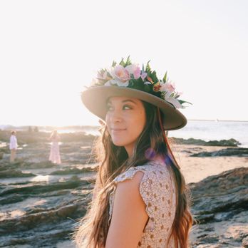 Hakus & Love - Gorgeous Lei Po'o for my Valentine's Day picnic - Floral Designers Near Me