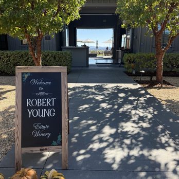 Robert Young Estate Winery - Picturesque entrance - Wineries Near Me - Geyserville, California Robert Young Estate Winery - Picturesque entrance - Wineries Near Me - Geyserville, California