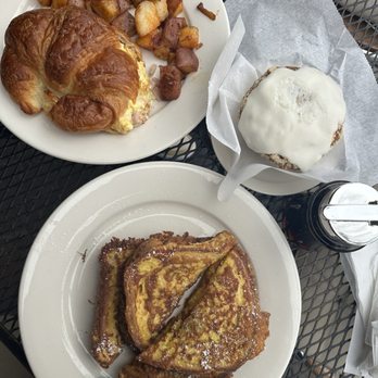 Villa Nueva Bakery Cafe - Bakeries Near Me - Coronado, California