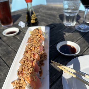 The Parrot - Crunchy Rainbow Roll - Seafood Near Me - Hull, Massachusetts