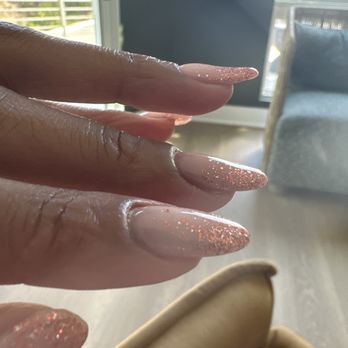 Goat Nail Bar - Inconsistent/Uneven. Looking at my ring finger (furthest), you can see a dip, no apex. But my index finger (closest) looks great - Nail Salons Near Me - Los Angeles, California Goat Nail Bar - Inconsistent/Uneven. Looking at my ring finger (furthest), you can see a dip, no apex. But my index finger (closest) looks great - Nail Salons Near Me - Los Angeles, California