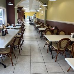 Strawberry Bakery Cafe - Seating area