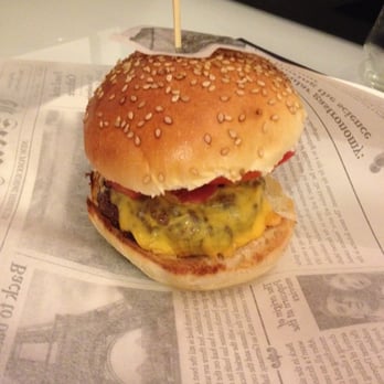 Street Burger - STREET BURGER
carne di manzo, maionese senapata, ketchup, insalata, pomodoro, cheddar cheese, bacon croccante 9€ - Burgers Near Me - Milan, Michigan